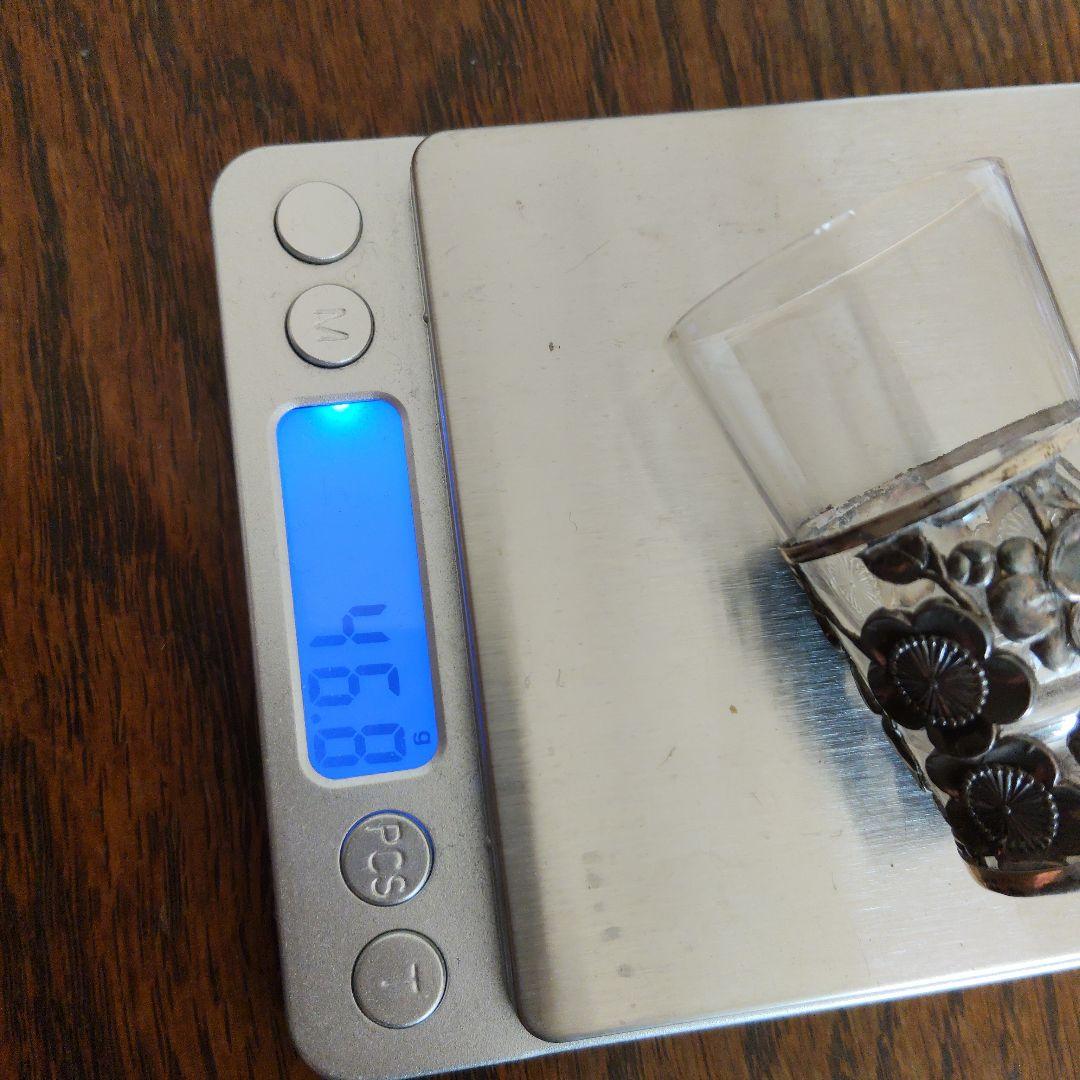 日本製、梅花模様のガラスと金属製装飾品、オ−ルドシルバー-ボトル、塩入れとグラス