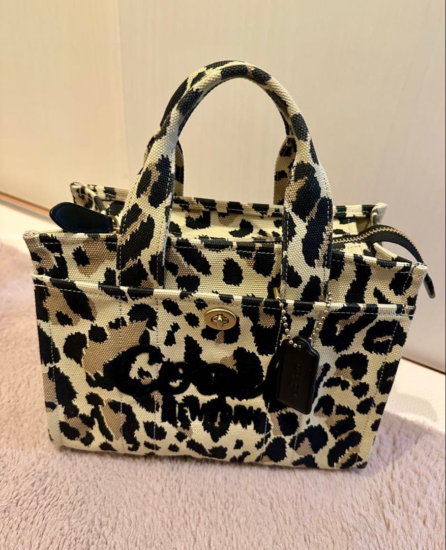 COACH カーゴ トート 26・レオパード プリント ¥55,000税込