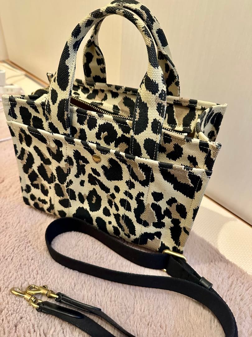 COACH カーゴ トート 26・レオパード プリント ¥55,000税込