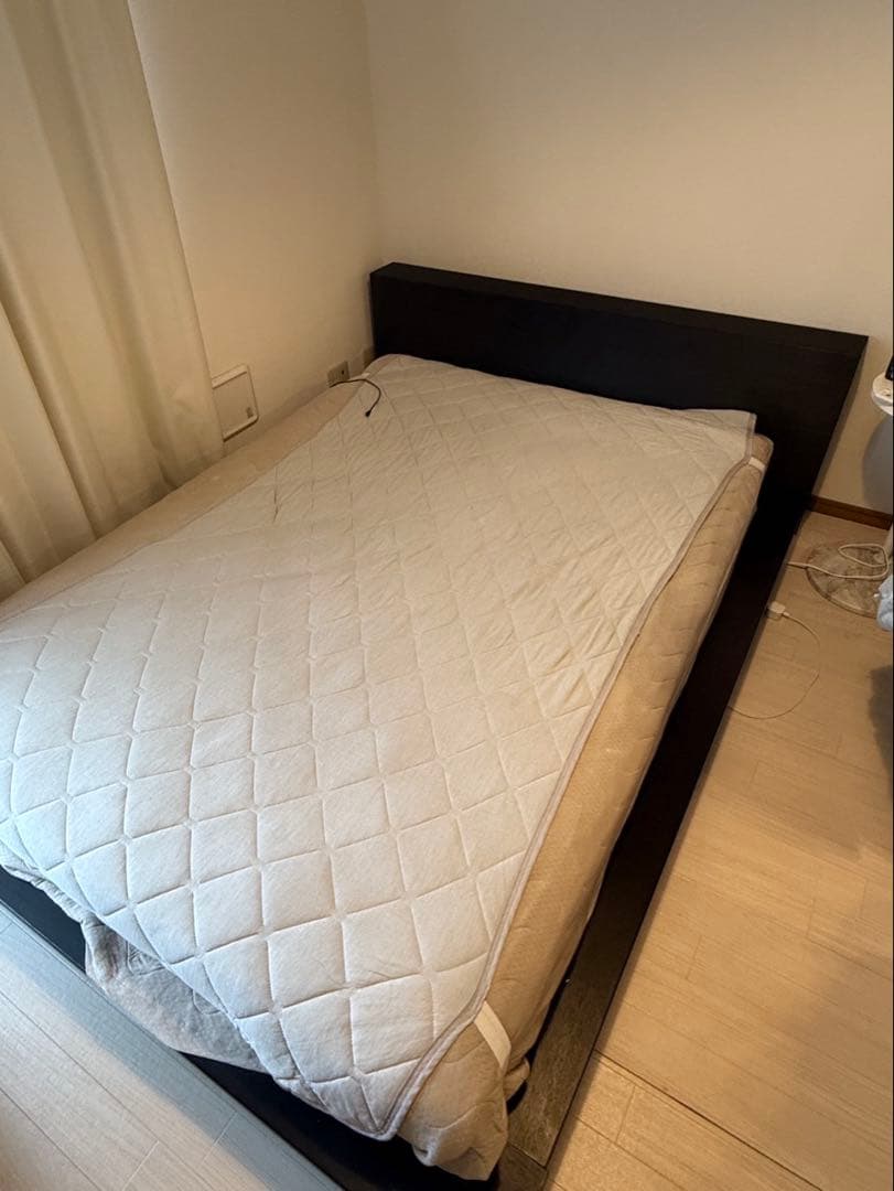 【40万】高級ダブルベッドマットレスとフレーム 木製 リブ加工