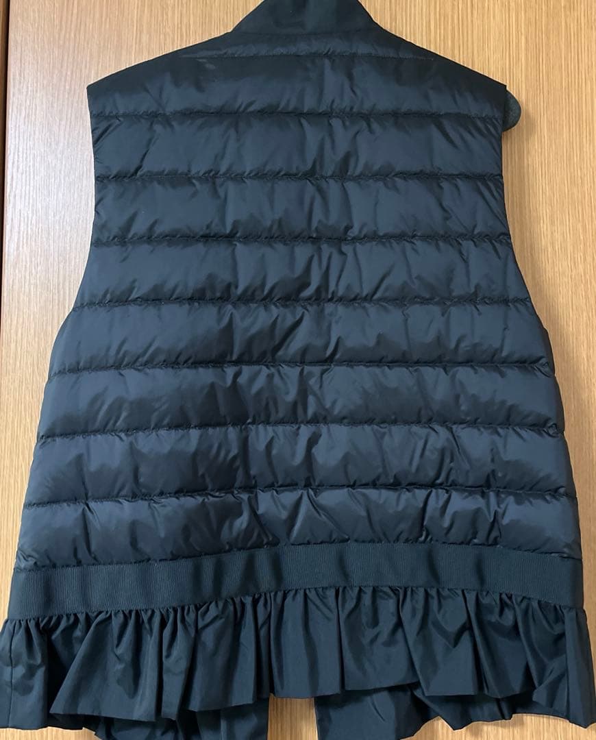 TATRAS 黒 ダウンベスト フリル付き