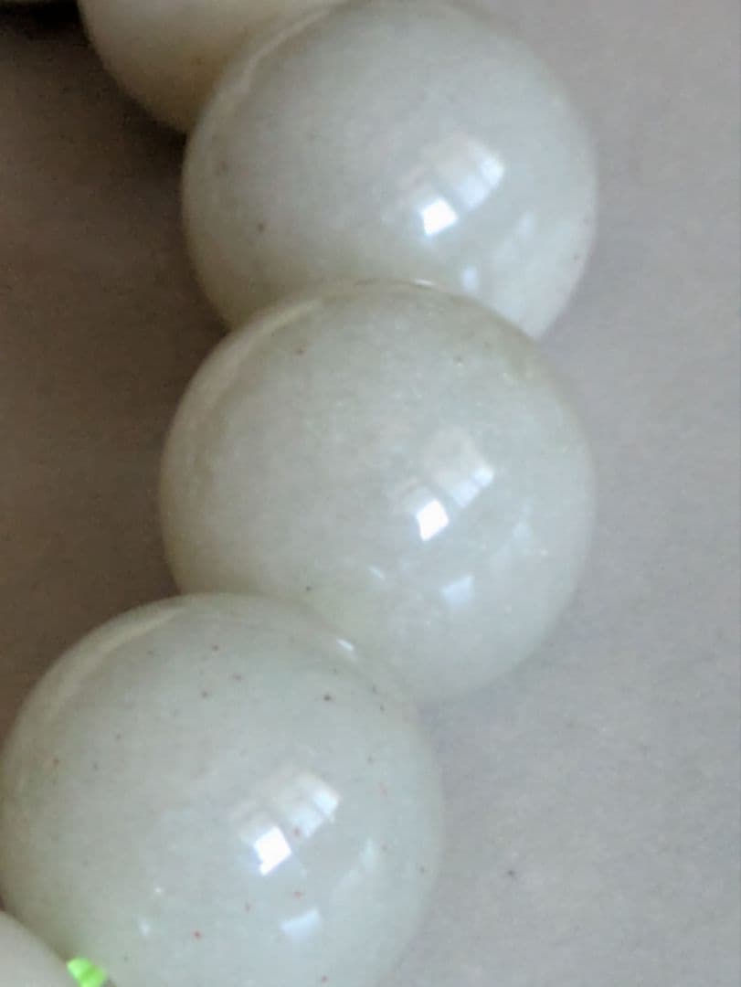 天然糸魚川翡翠ブレスレット　12ミリ玉　ミルキーグリーン　国石