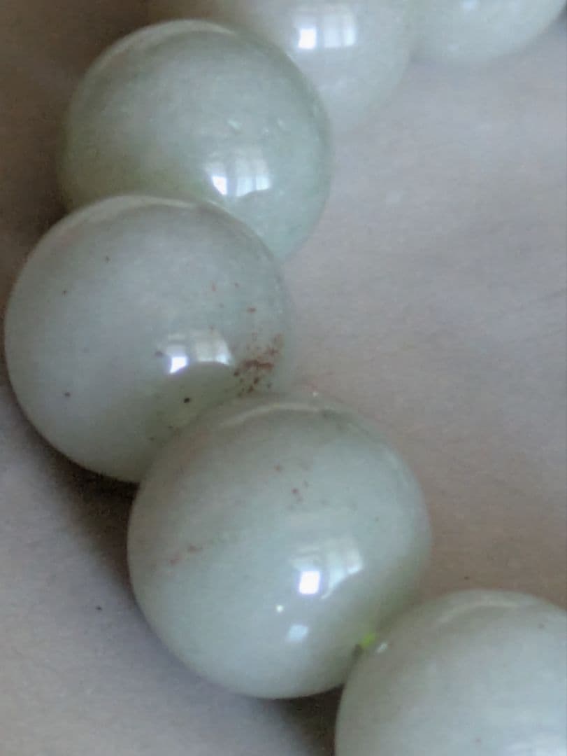 天然糸魚川翡翠ブレスレット　12ミリ玉　ミルキーグリーン　国石