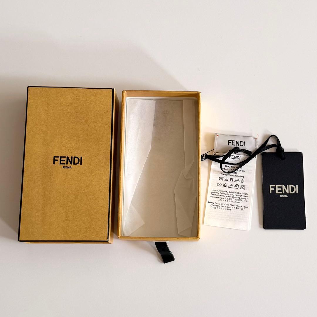 美品　FENDI　フェンディ　ズッカ　FFロゴ　マルチカラー　ラッピー　スカーフ