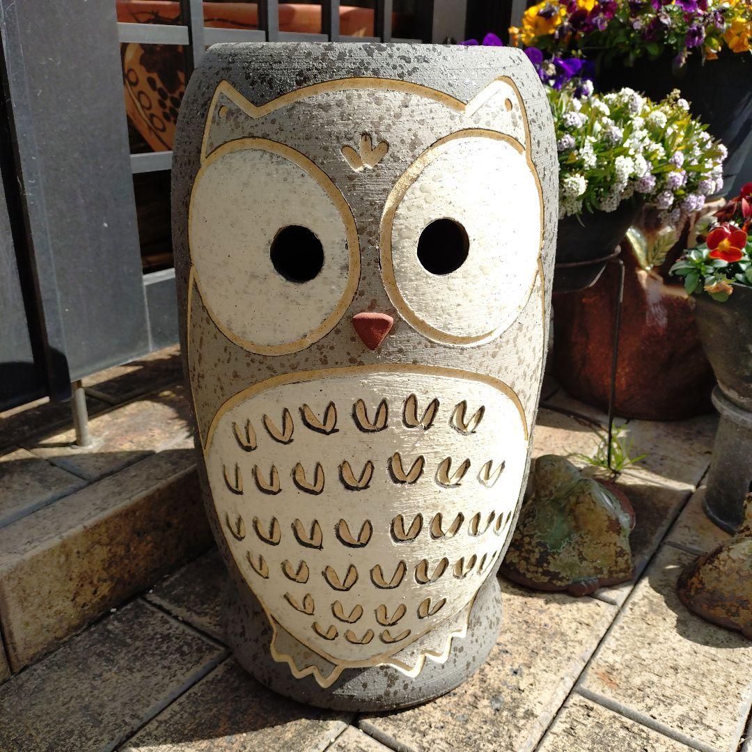 信楽焼　ふくろう彫傘立て