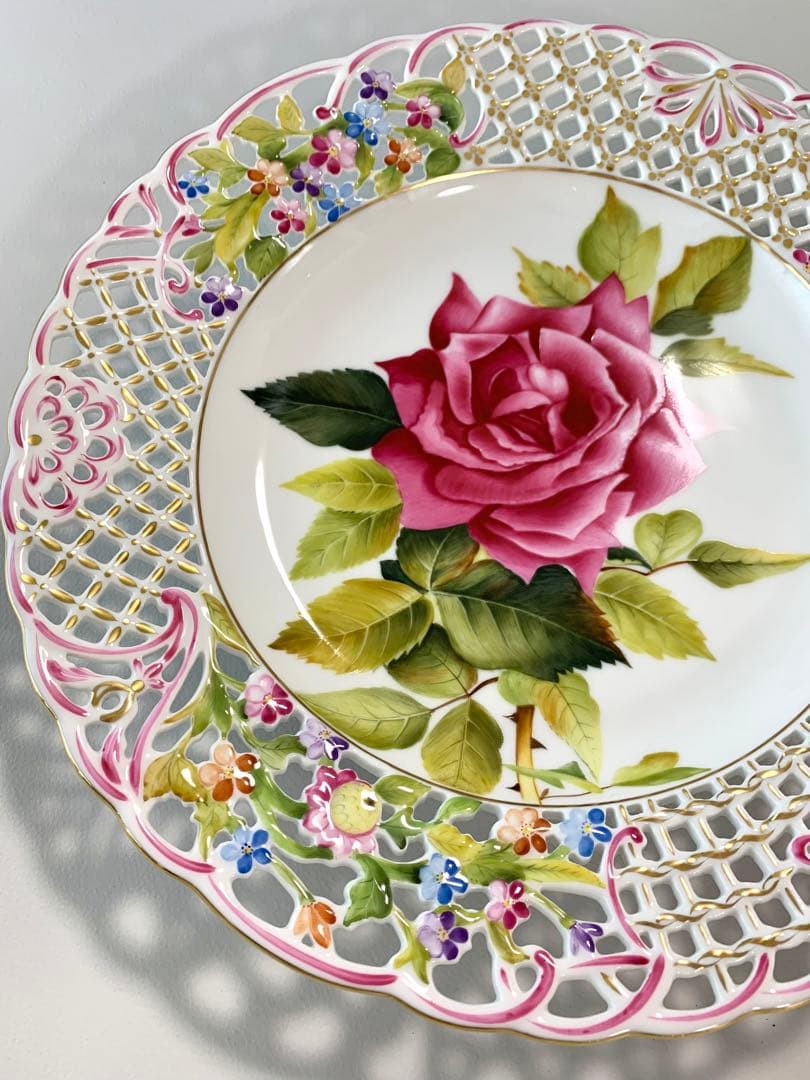 【HEREND】薔薇　プレート　ピアス