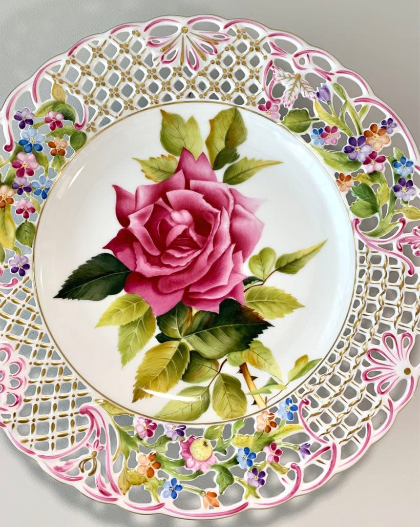 【HEREND】薔薇　プレート　ピアス