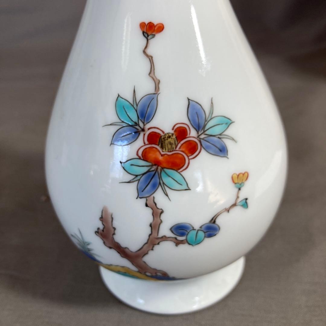 【柿右衛門】赤絵の伝統　日本の名窯　角福　柿右衛門作　錦山茶花文　花瓶