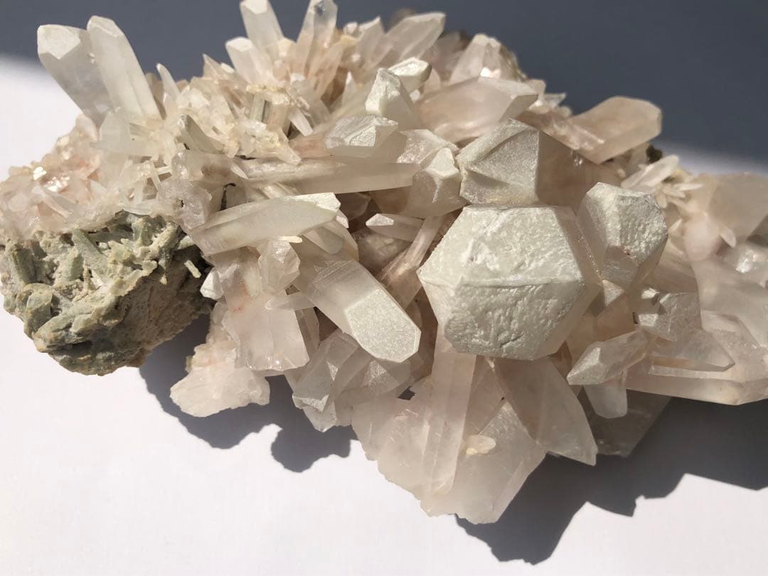 1.6キロ　マニカラン　水晶　クラスター