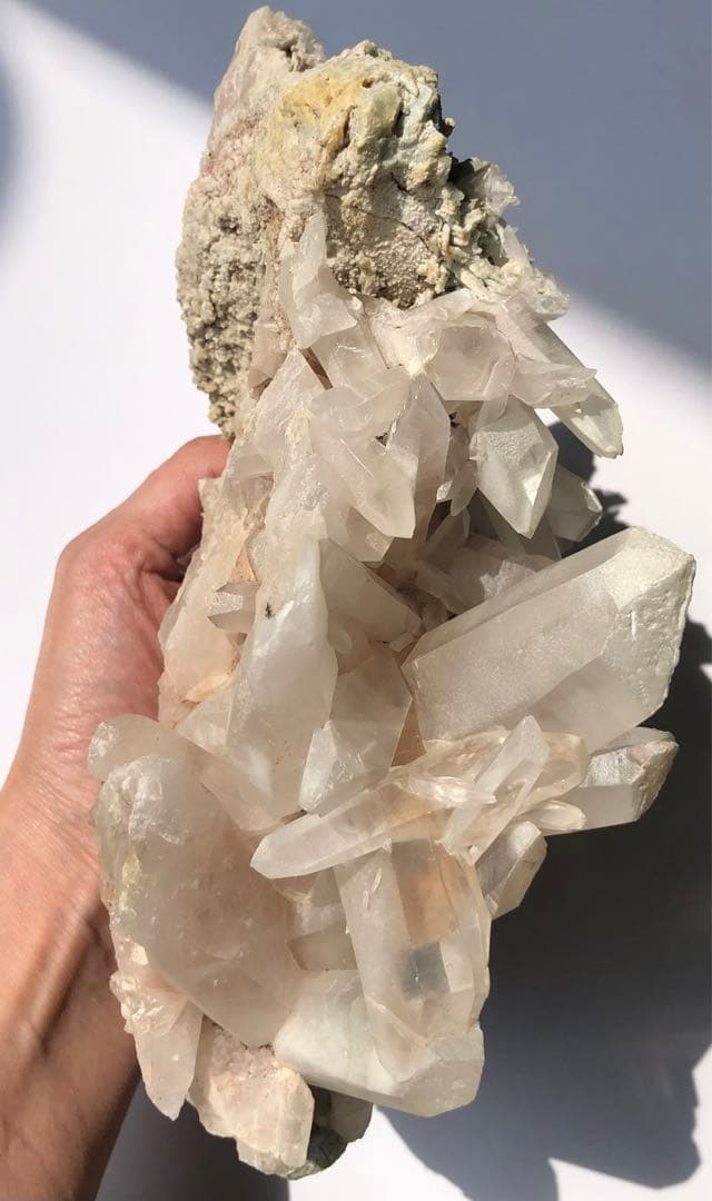 1.6キロ　マニカラン　水晶　クラスター