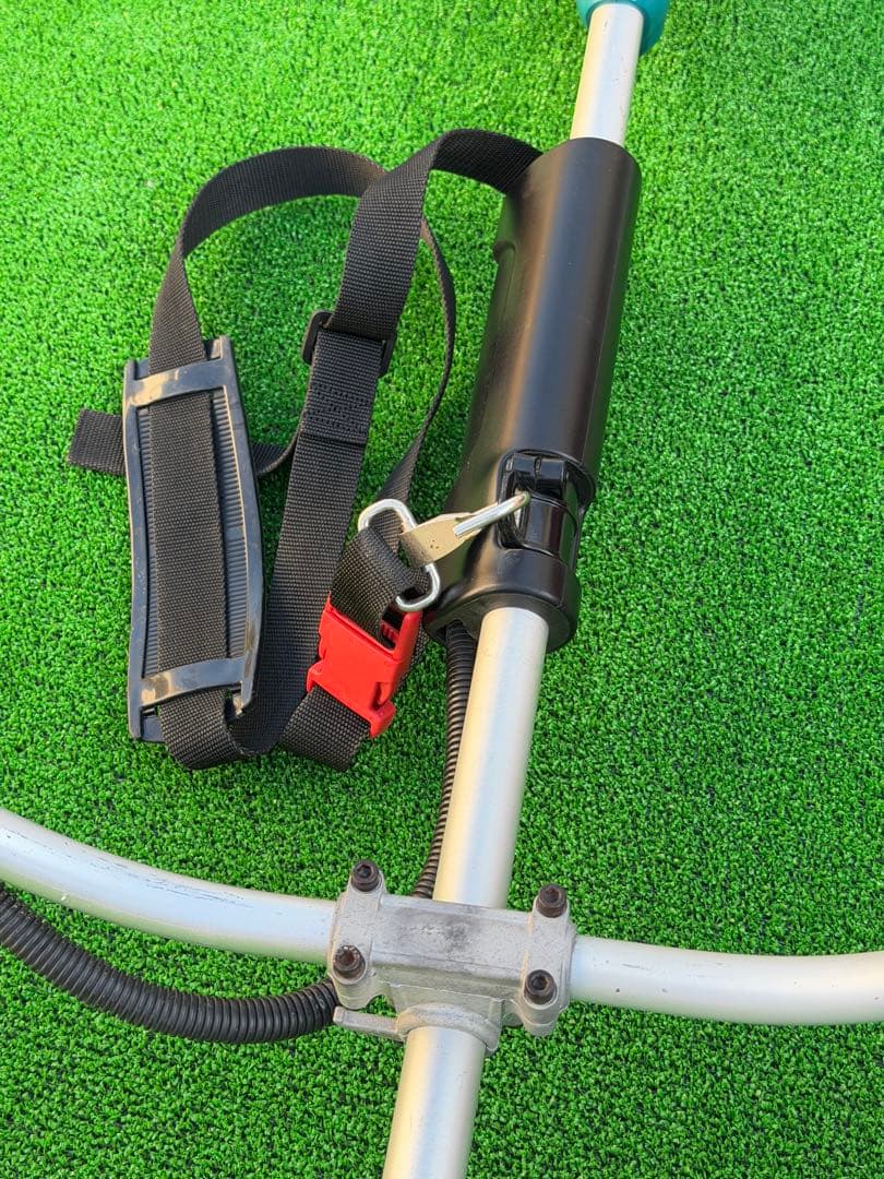 makita マキタ　充電式草刈機 MUR142UD