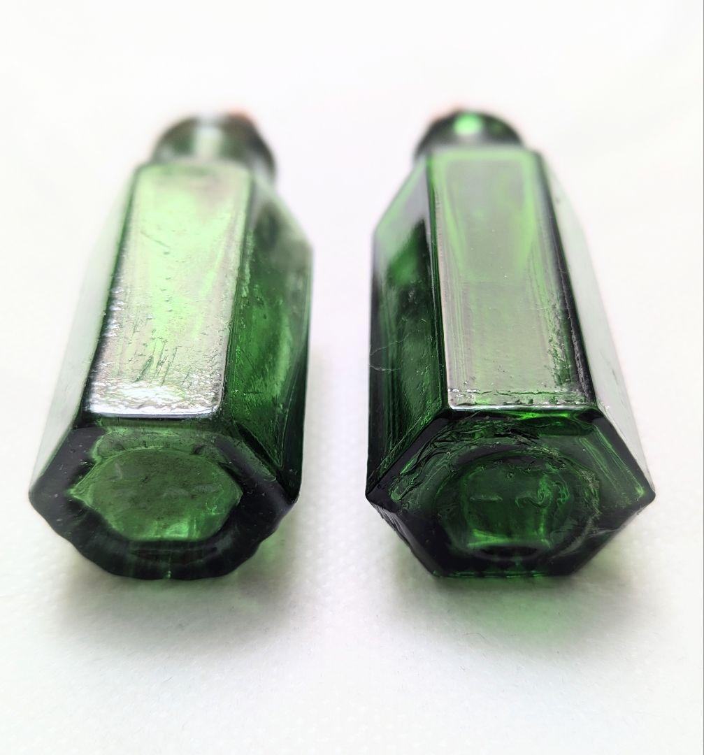 イギリスアンティーク 六角薬瓶 2本セットグリーン メディスンボトル 時代差あり