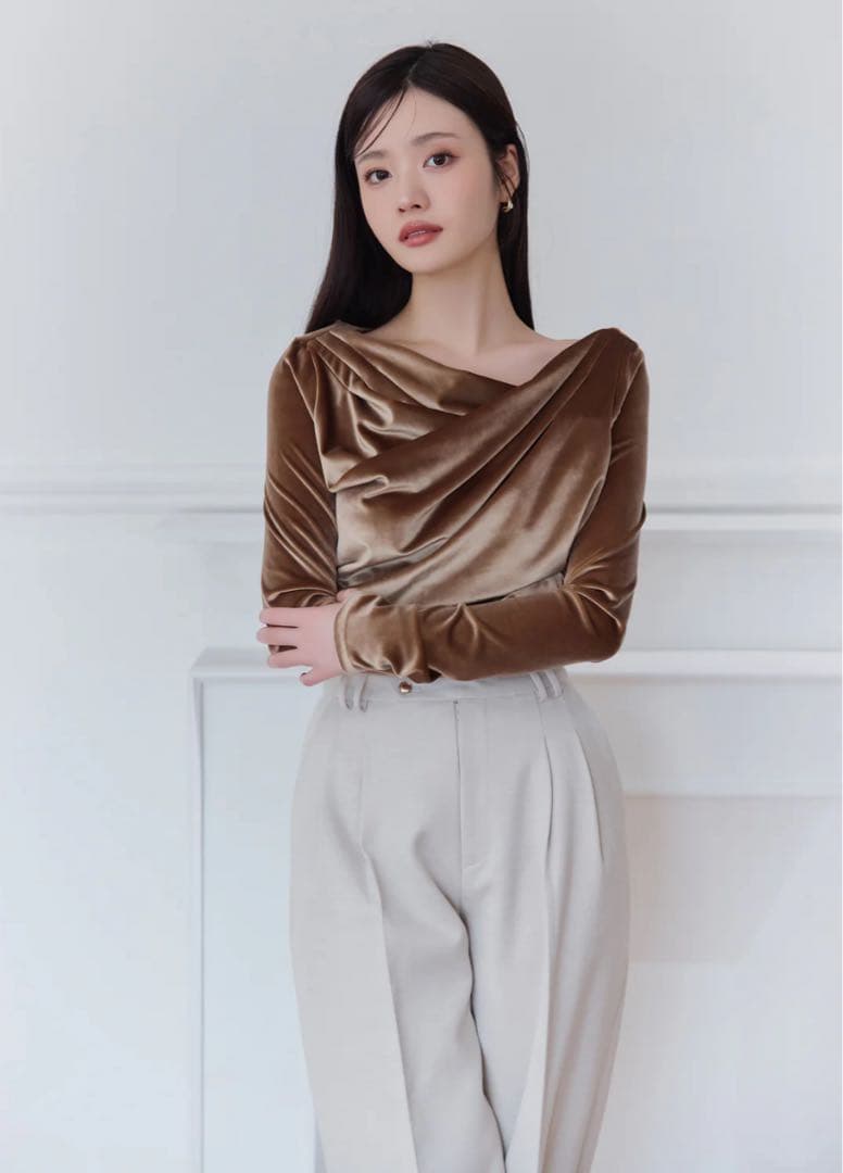 【新品未使用】Polaura グロッシーベロアドレープトップス