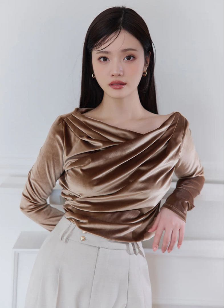 【新品未使用】Polaura グロッシーベロアドレープトップス