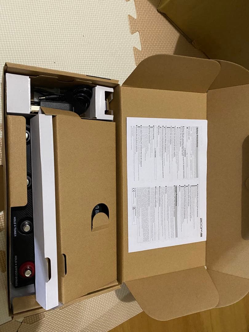 ZOOM B2FOUR ベースエフェクトペダル