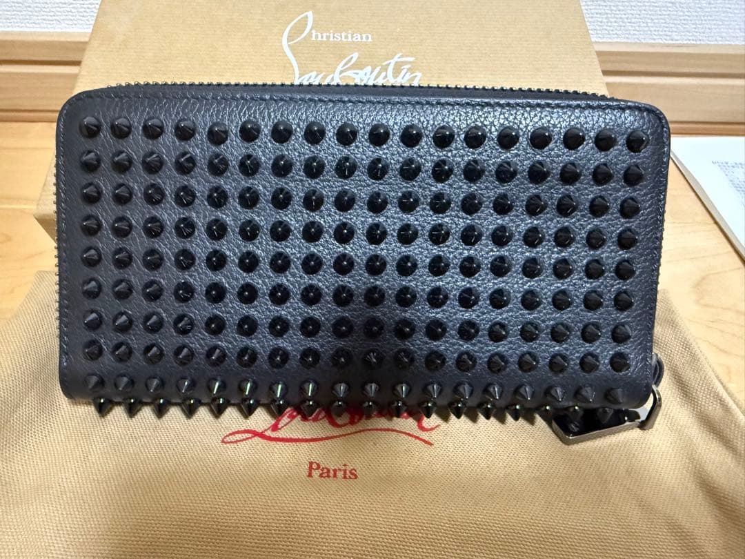 Christian Louboutin PANETTONE スタッズ 長財布