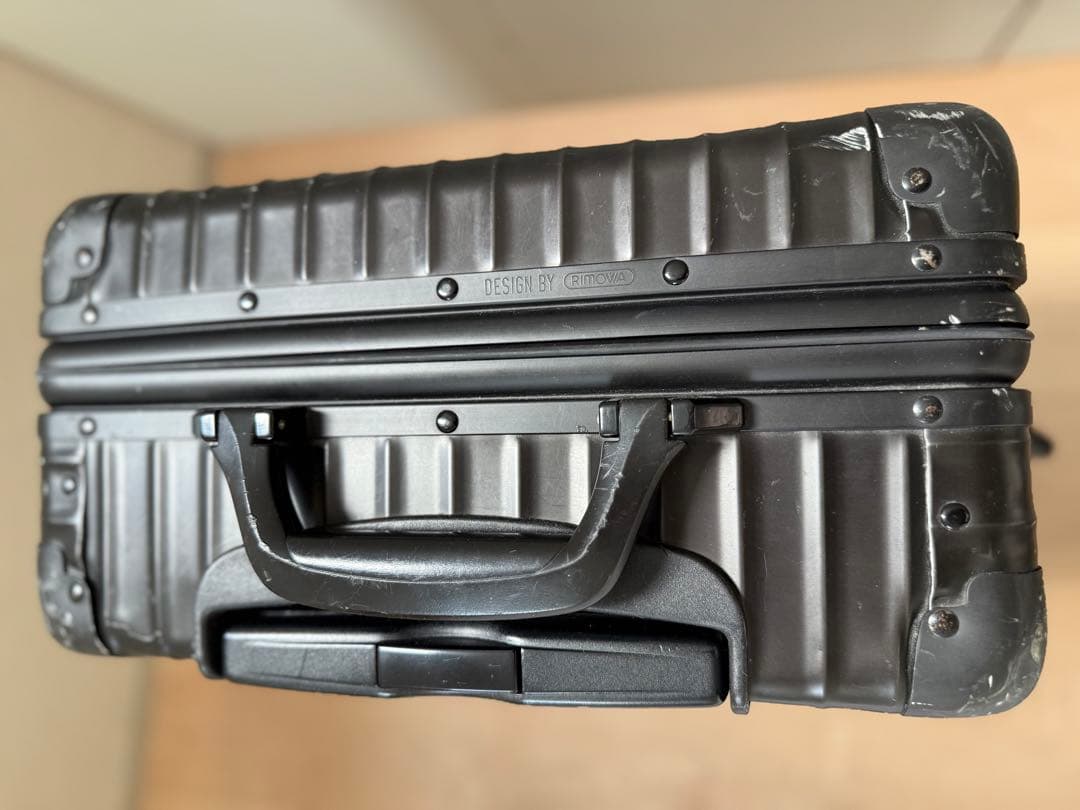 リモワ 機内持込可　クラシク黒アルミキャリーケース