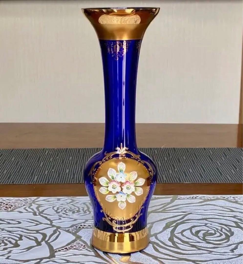 ボヘミアグラス 青色花瓶 金色装飾付き