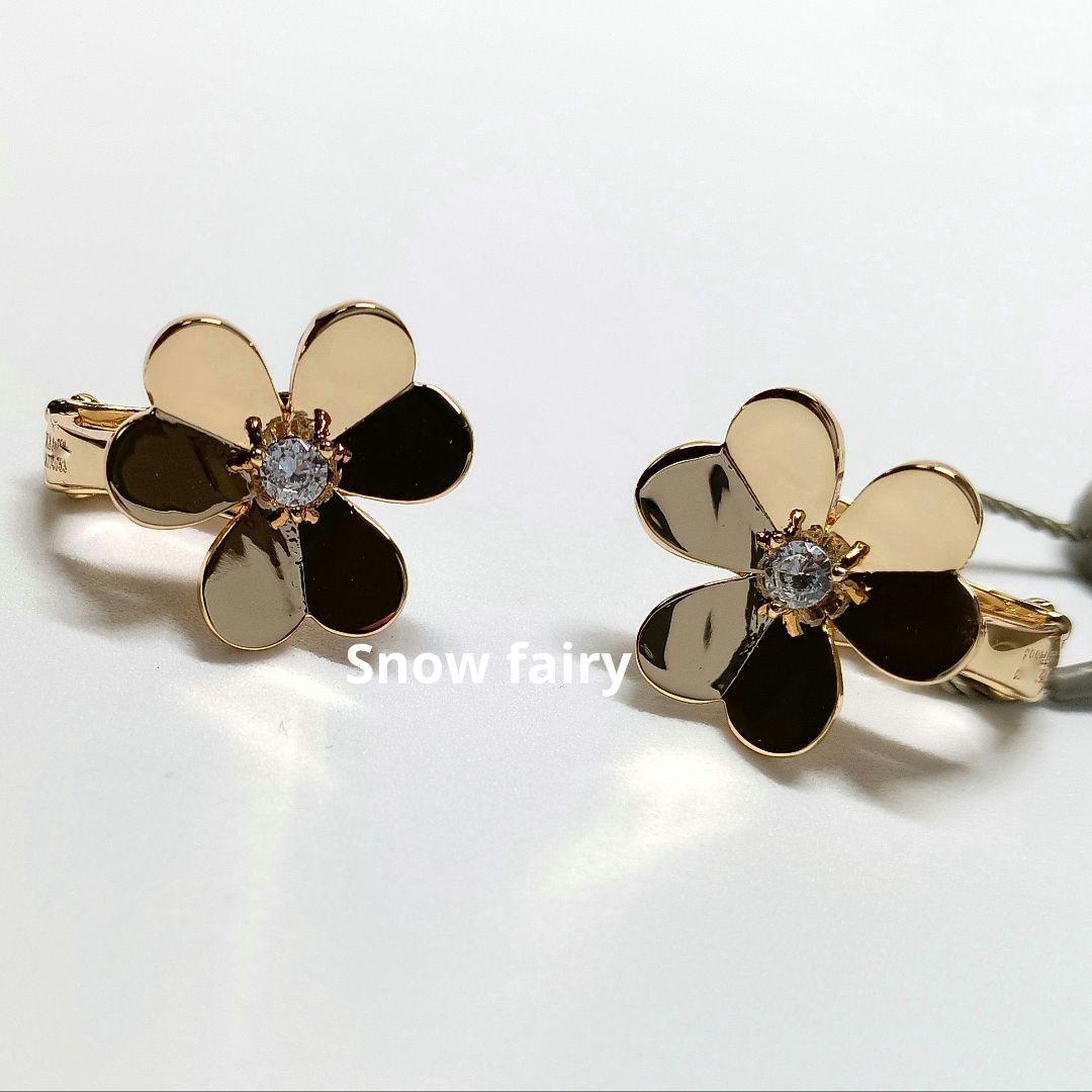 ハイクオリティ　1ストーン付き三つ葉ピアス　　フラワーピアス　YG