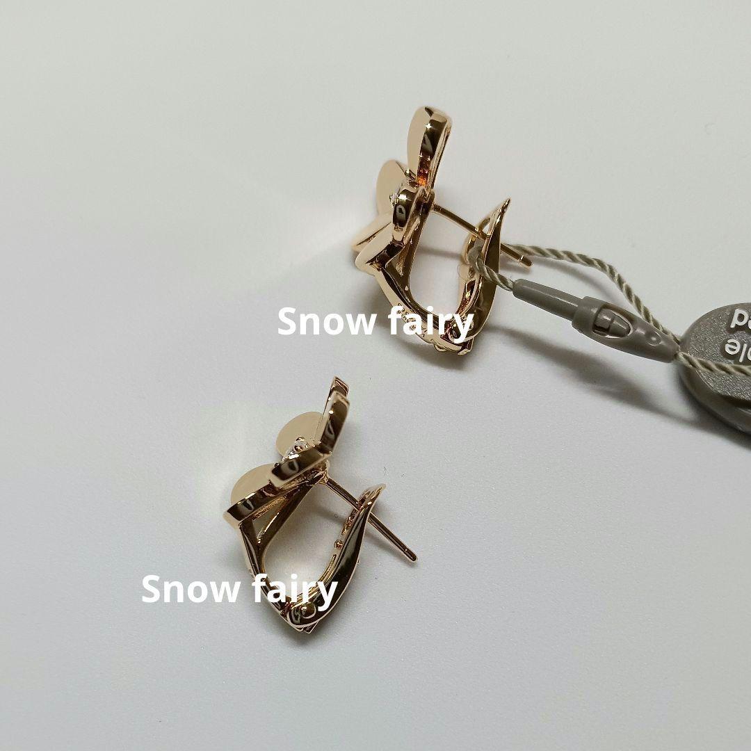 ハイクオリティ　1ストーン付き三つ葉ピアス　　フラワーピアス　YG