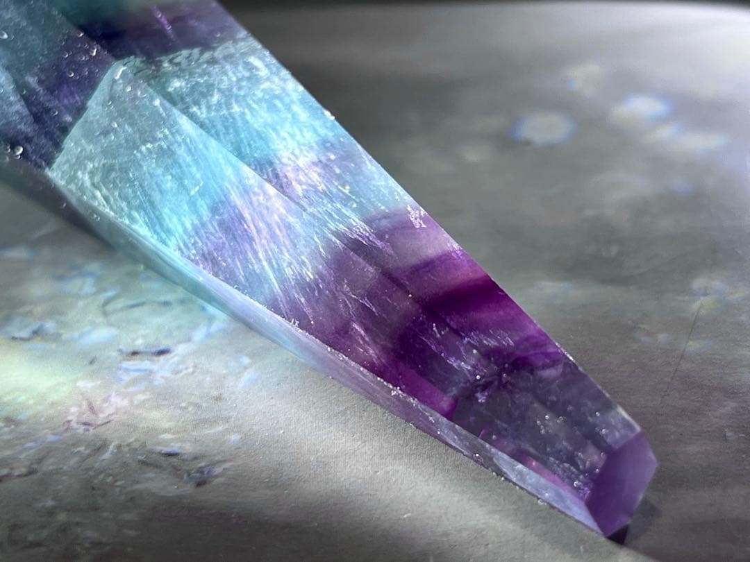 マルチカラー✿*:・キャンディフローライト　蛍石　ラフストーン　原石　ポイント