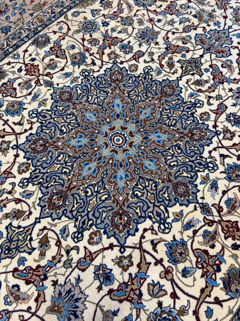 ペルシア絨毯イスファハン産（コルダザード工房）サイズ約232x148cm