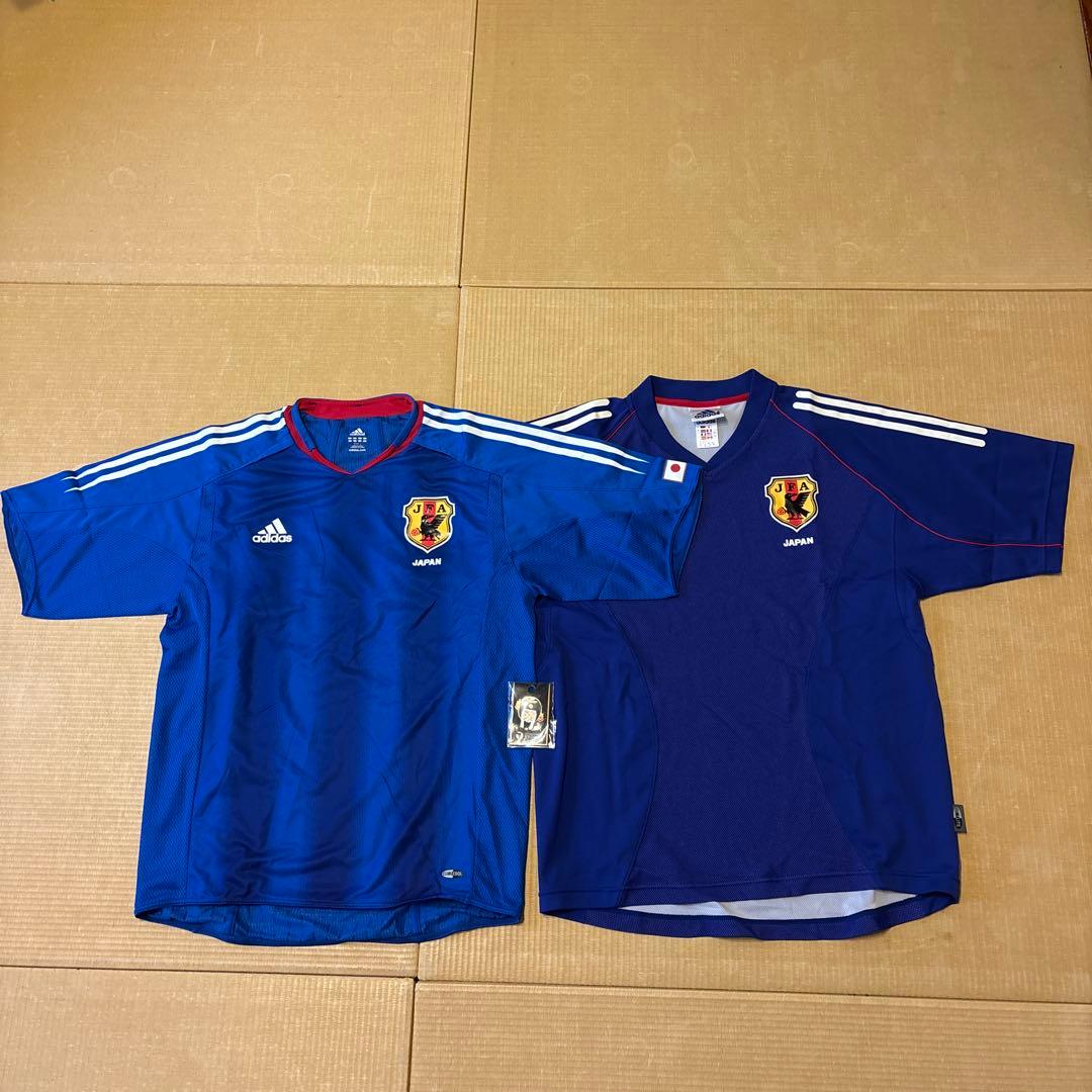 FIFAワールドカップユニフォーム2枚（ピンバッチ付き）