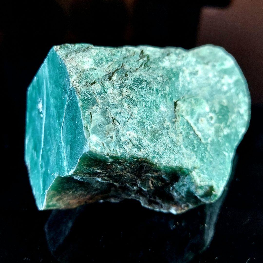 大きく綺麗でカッコイイ！インド翡翠 アベンチュリン 原石 半面磨き 124