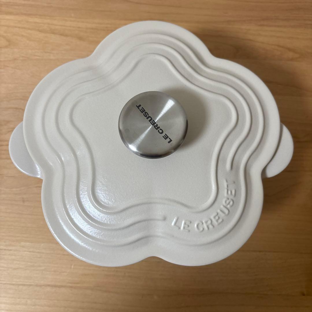 ル・クルーゼ　ココット　フルール　20 ブリオッシュ　シルバーつまみ