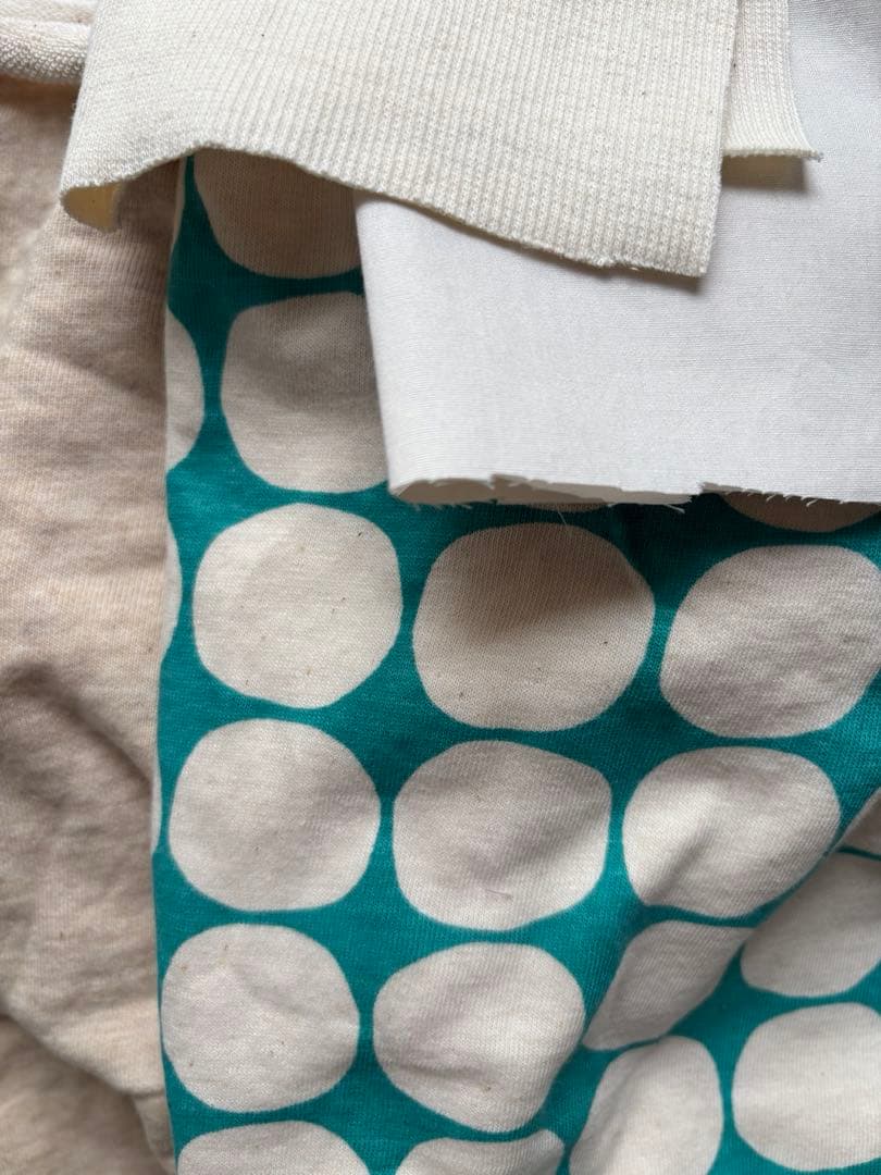 薄手のニット生地