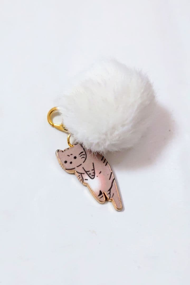 つままれ猫　ファー付きチャーム✨