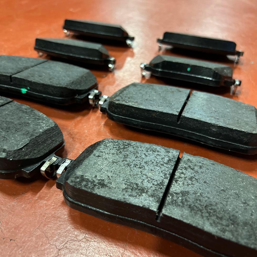 Mercedes-Benz GLB200d 純正ブレーキパッド 2021新車外し