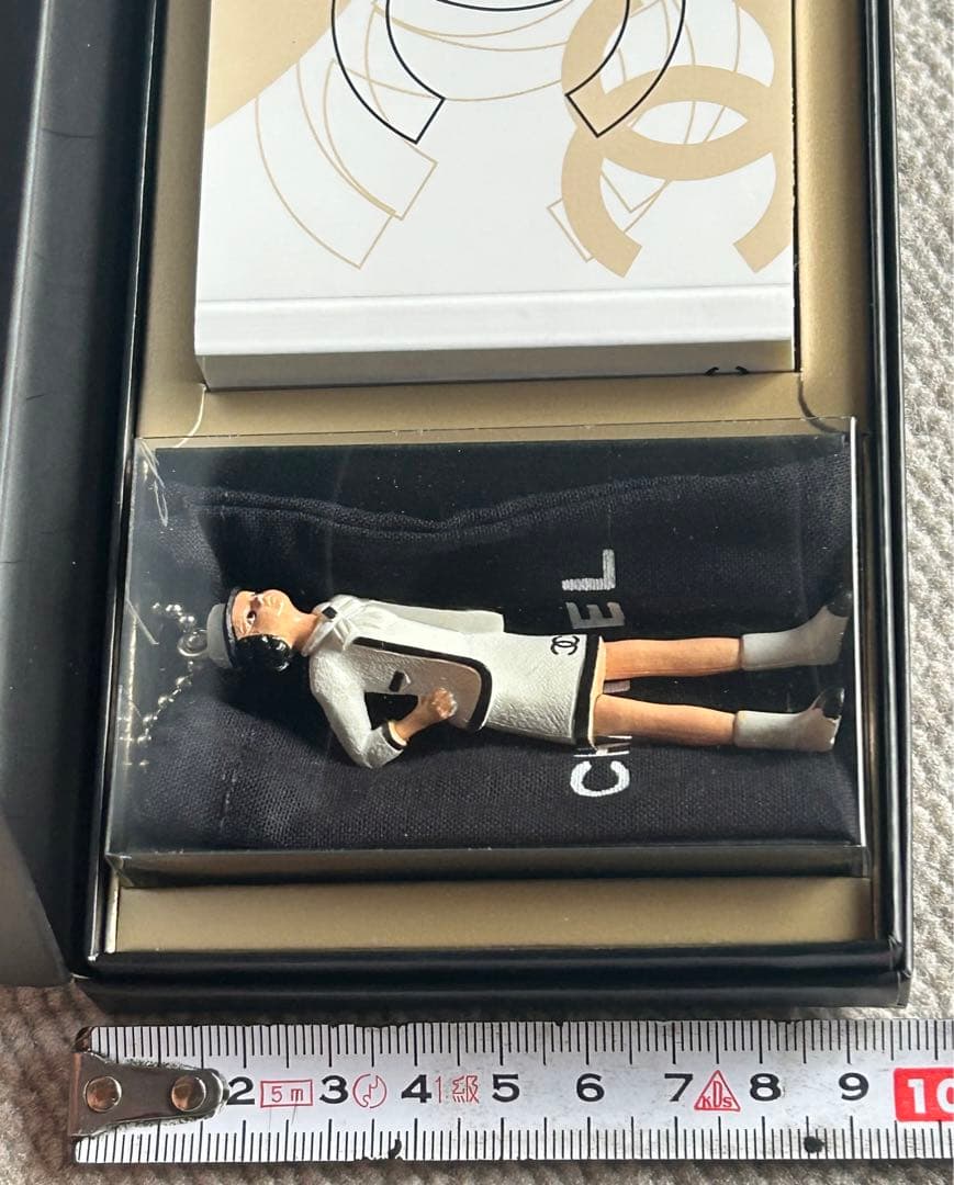 美品　CHANEL チェーン付きフィギュア&パラパラ漫画　新品未使用　非売品