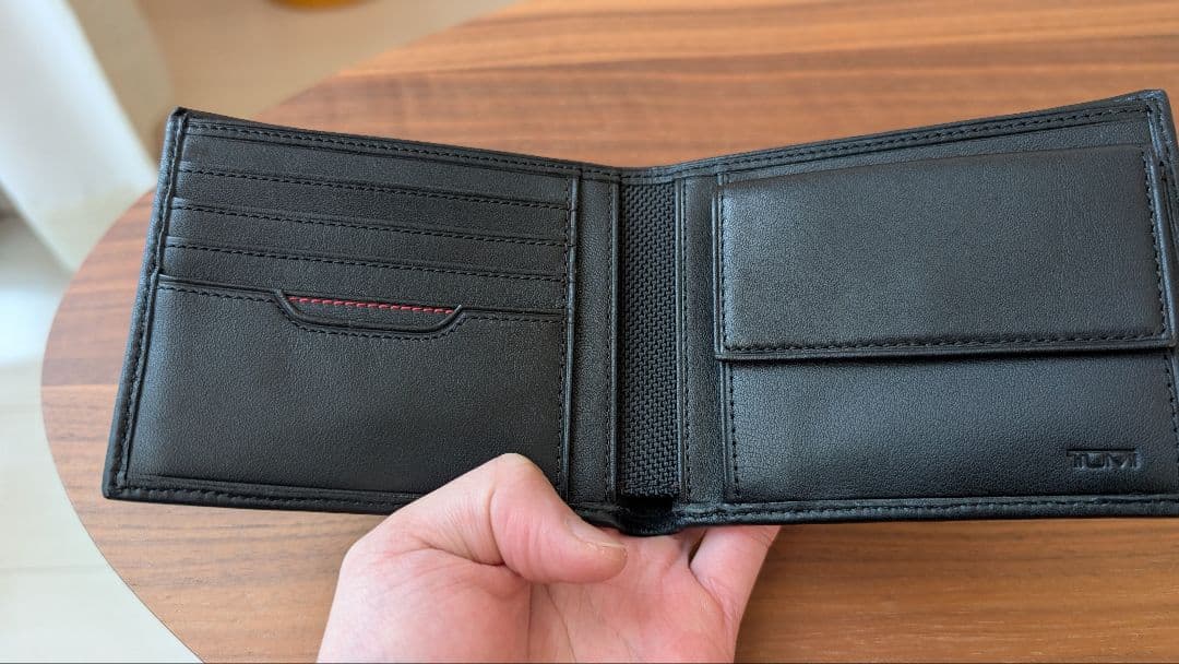 【新品未使用】　TUMI　二つ折り財布　カードケース　レザー　ブラック　箱付き