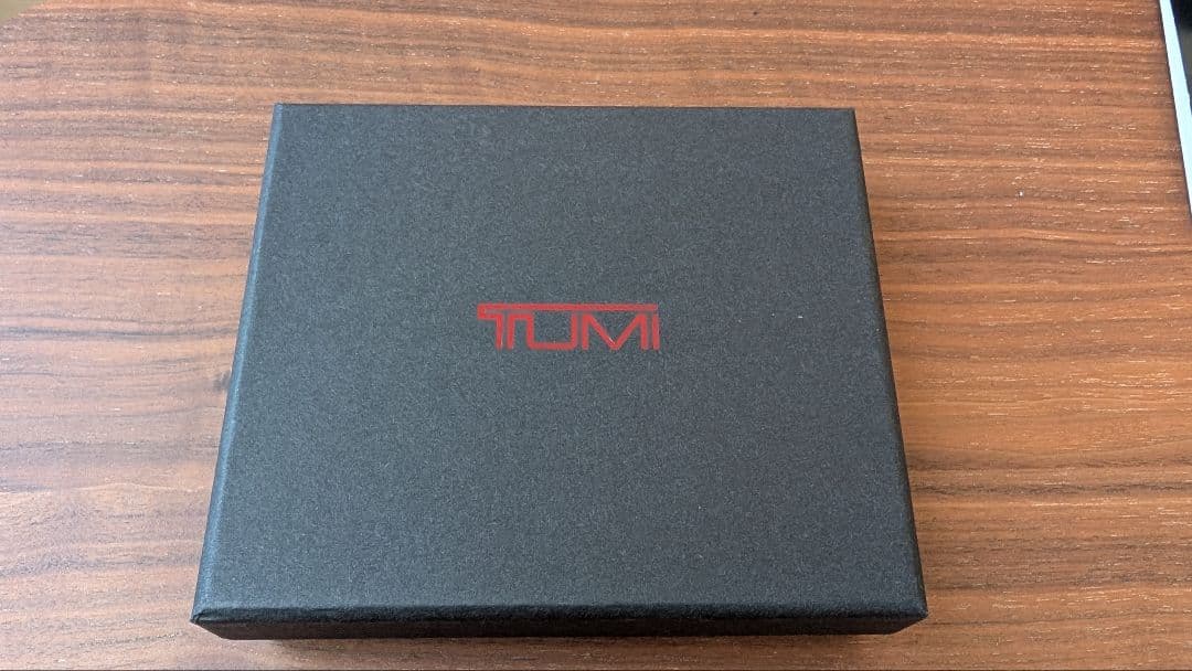【新品未使用】　TUMI　二つ折り財布　カードケース　レザー　ブラック　箱付き