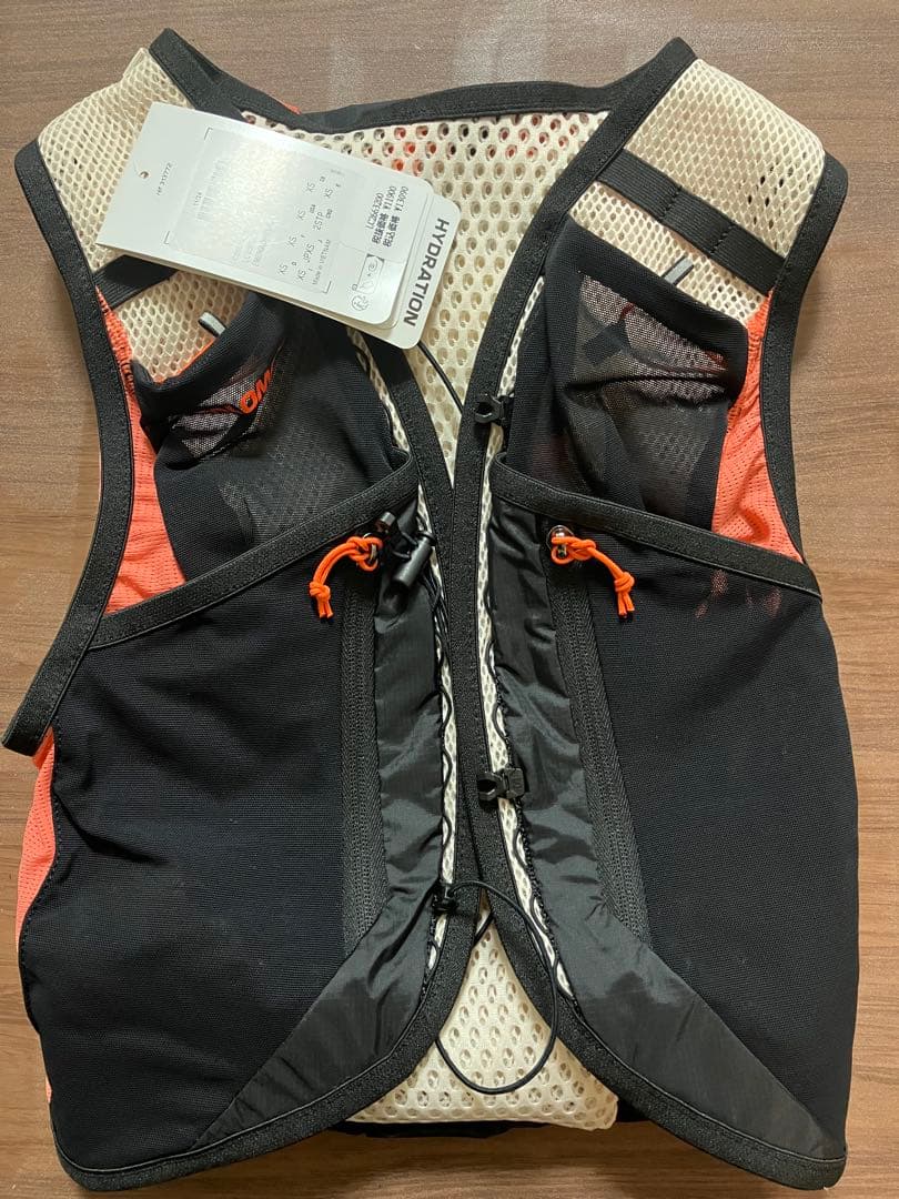 サロモン ACTIVE SKIN 12 ウィメンズ XS 新品未使用　ボトル付