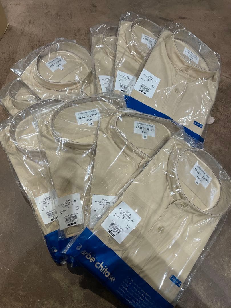 飲食店　制服　ユニフォーム　長袖ベージュ M サイズ5、Lサイズ4など17着あり