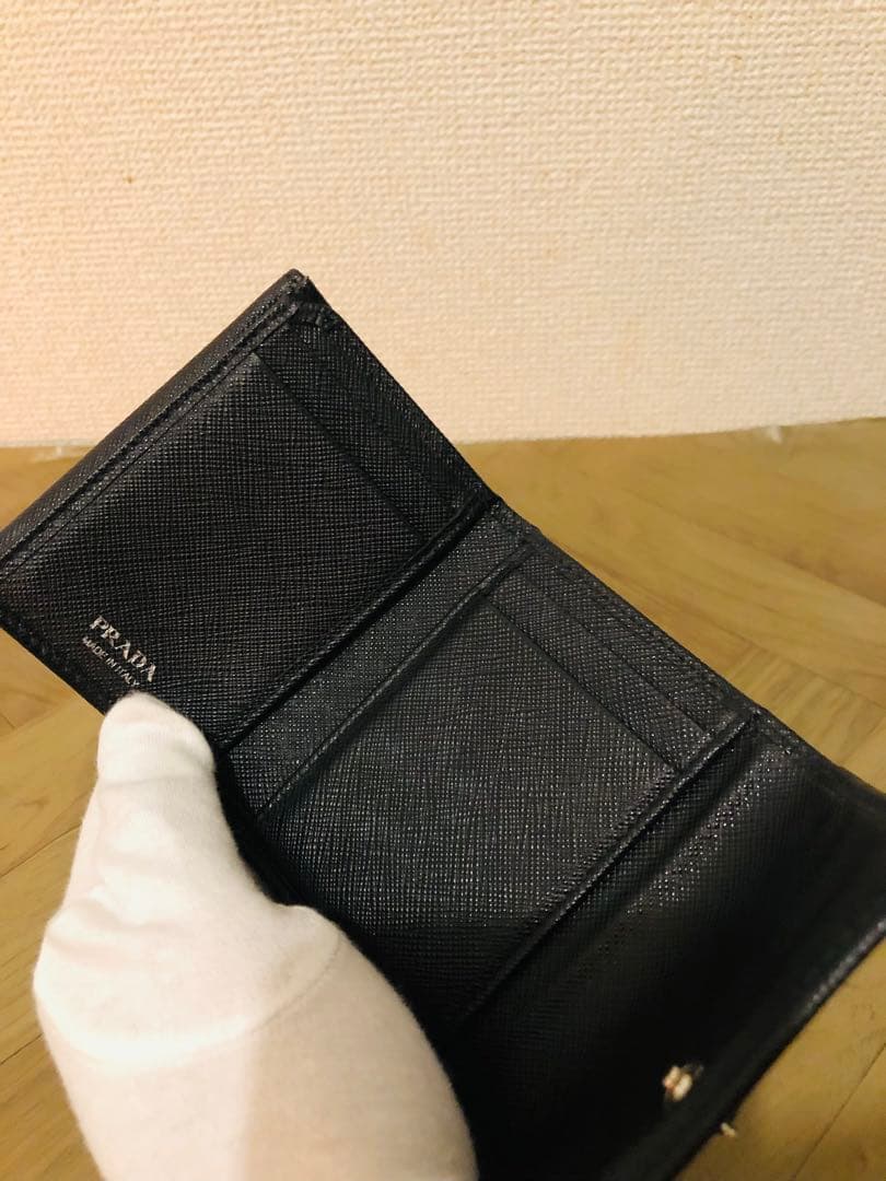 PRADA ブラック 三つ折り財布　ICチップ(RFID)搭載