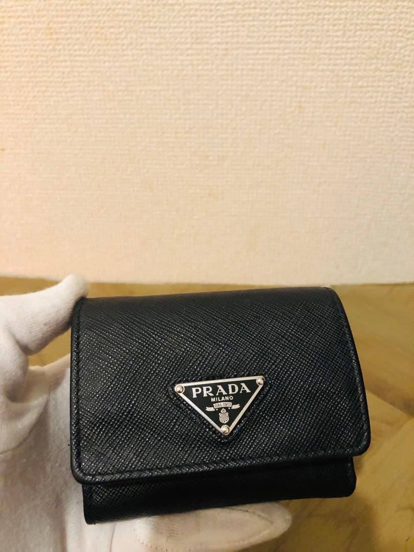 PRADA ブラック 三つ折り財布　ICチップ(RFID)搭載
