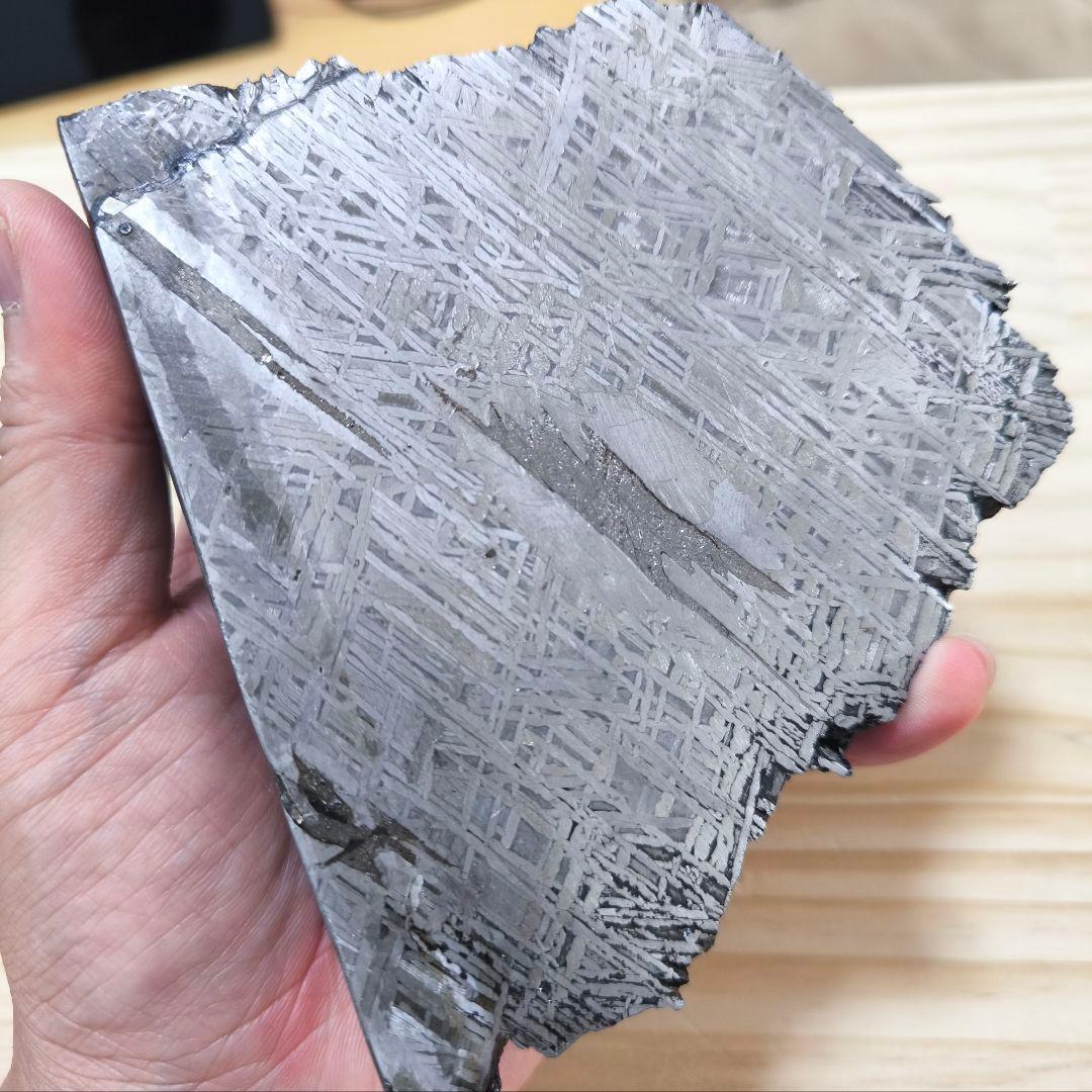 極上 大型 約2kg アルタイ隕石 鉄隕石　パワーストーン　宝石 天然石　隕石