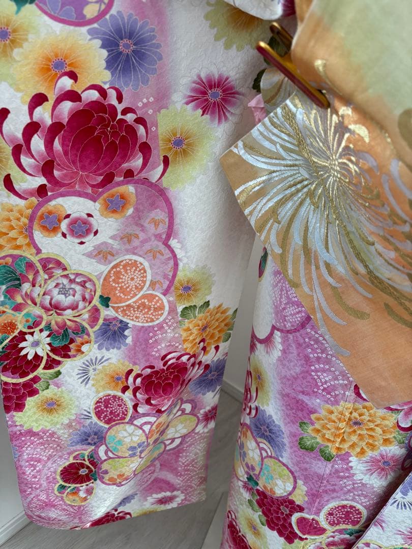 未使用に近い　豪華正絹振袖フルセット　縁起柄　華やか　花柄　成人式