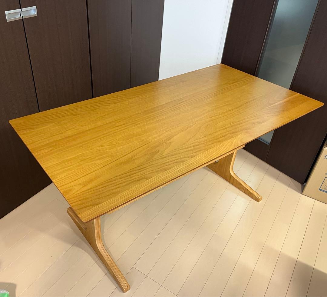 【無印良品】リビングでもダイニングでもつかえるテーブル・２・オーク材