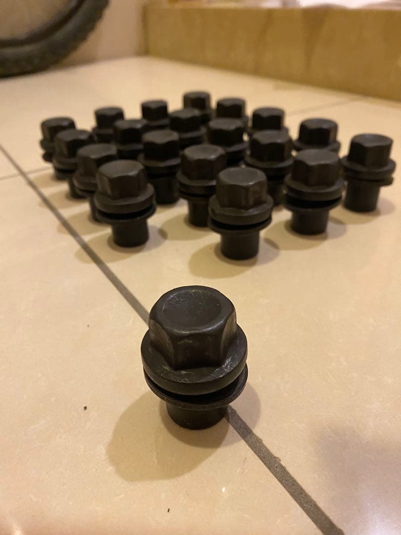 ランドローバー　純正グロスブラック・ ホイールナット　20個　ディスカバリー3