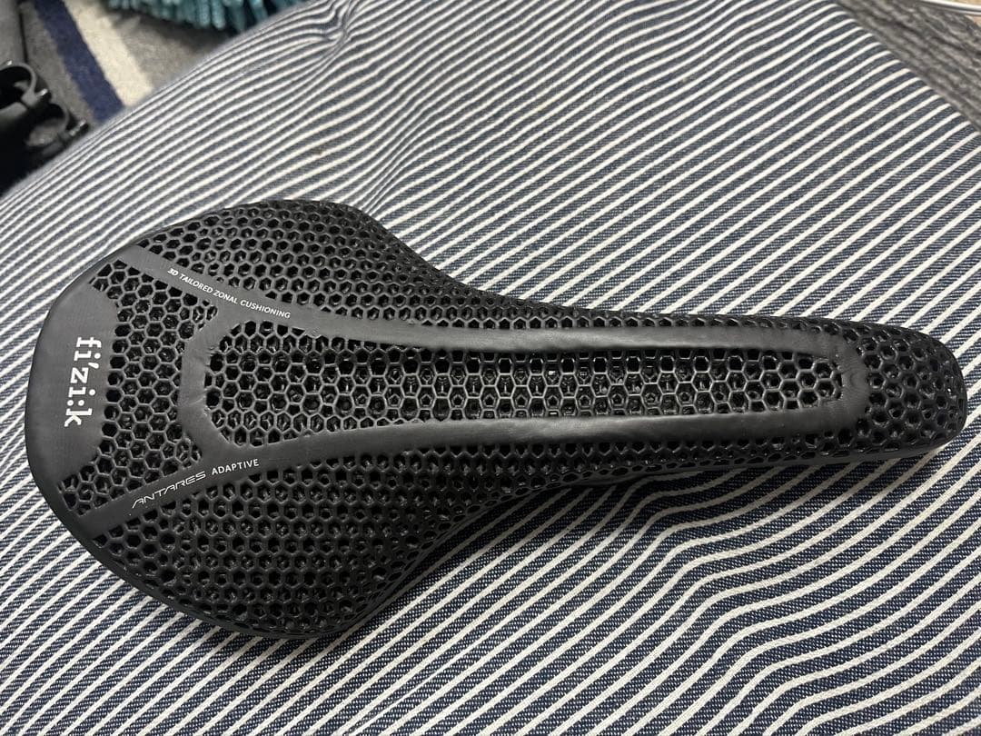 fizik Vento Antares Adaptive サドル
