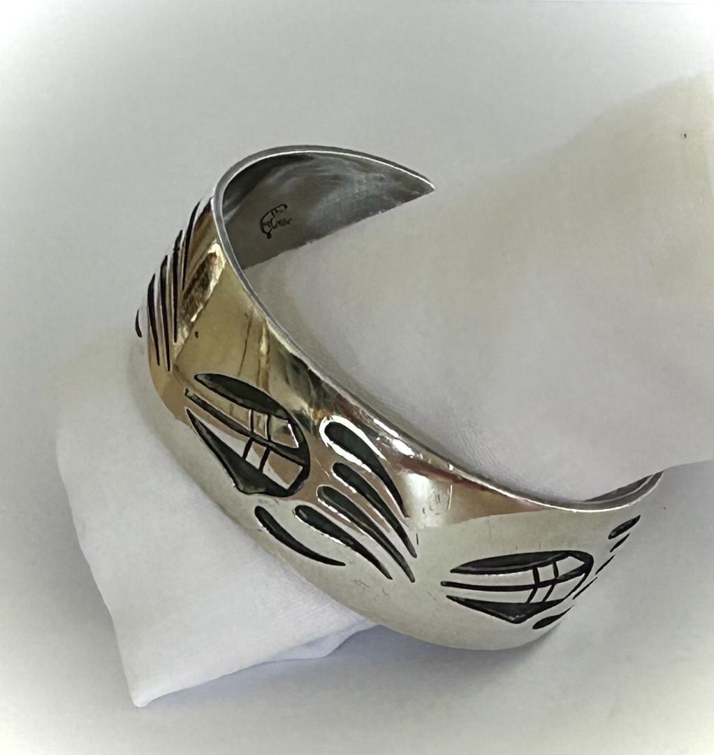 ホピ族 手彫りバングル