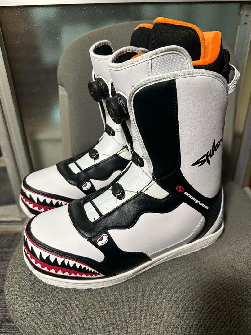 【新品】スノーボードブーツ BOA シャークデザイン