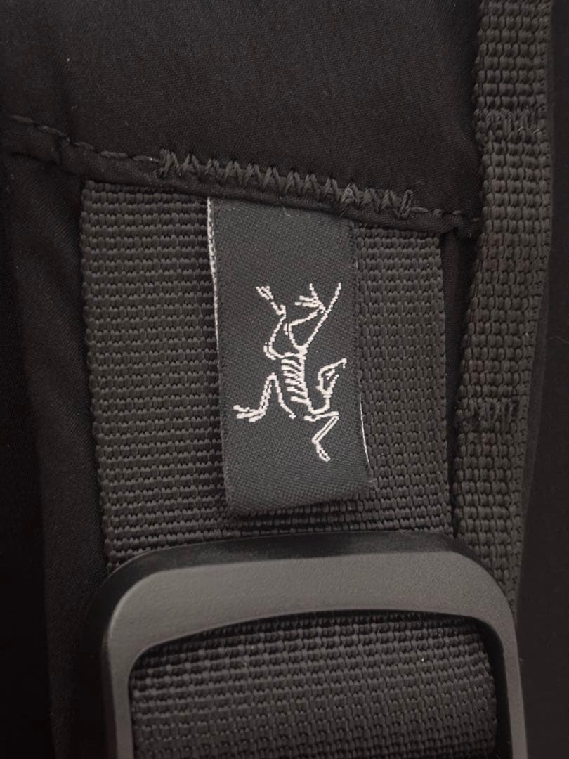 アークテリクス ブラックメッセンジャーバッグ