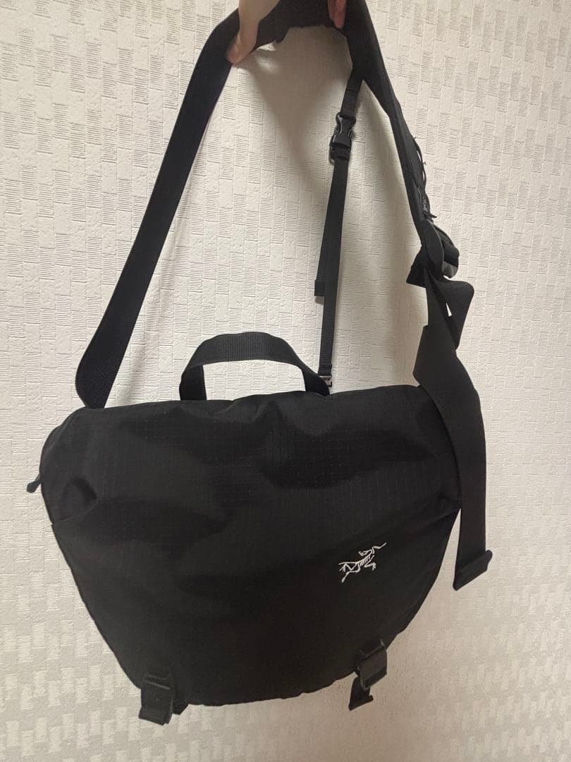 アークテリクス ブラックメッセンジャーバッグ