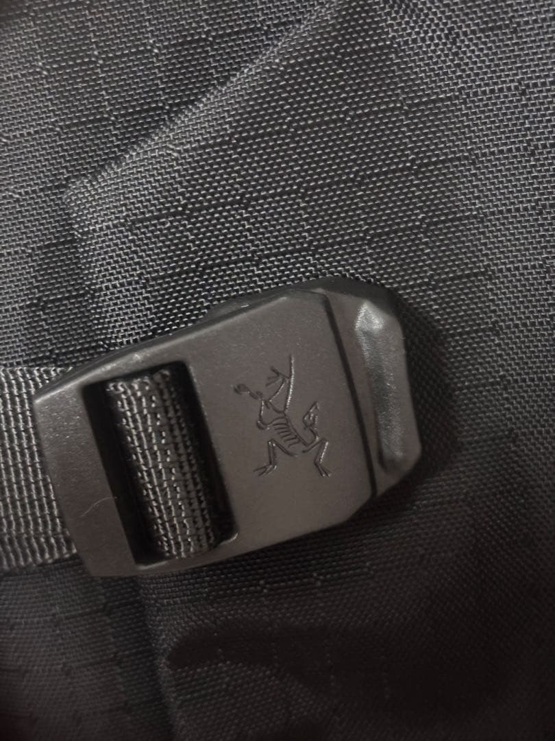 アークテリクス ブラックメッセンジャーバッグ