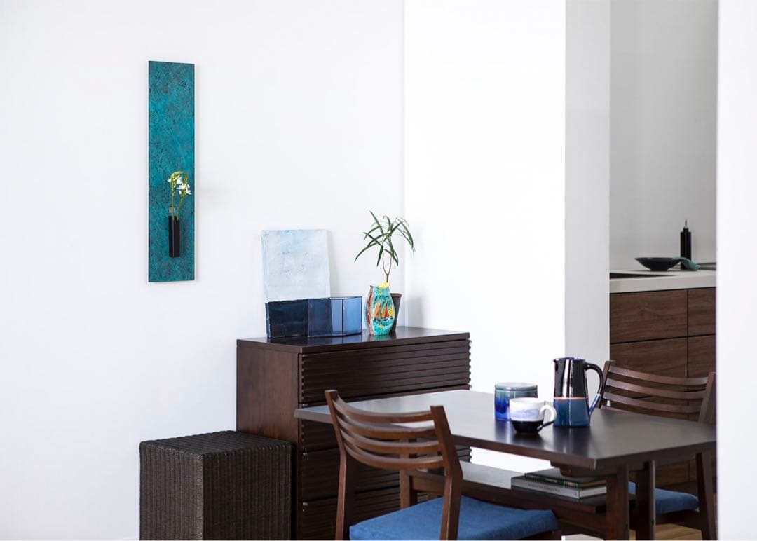 高岡銅器 on the wall 花緑青(はなろくしょう)